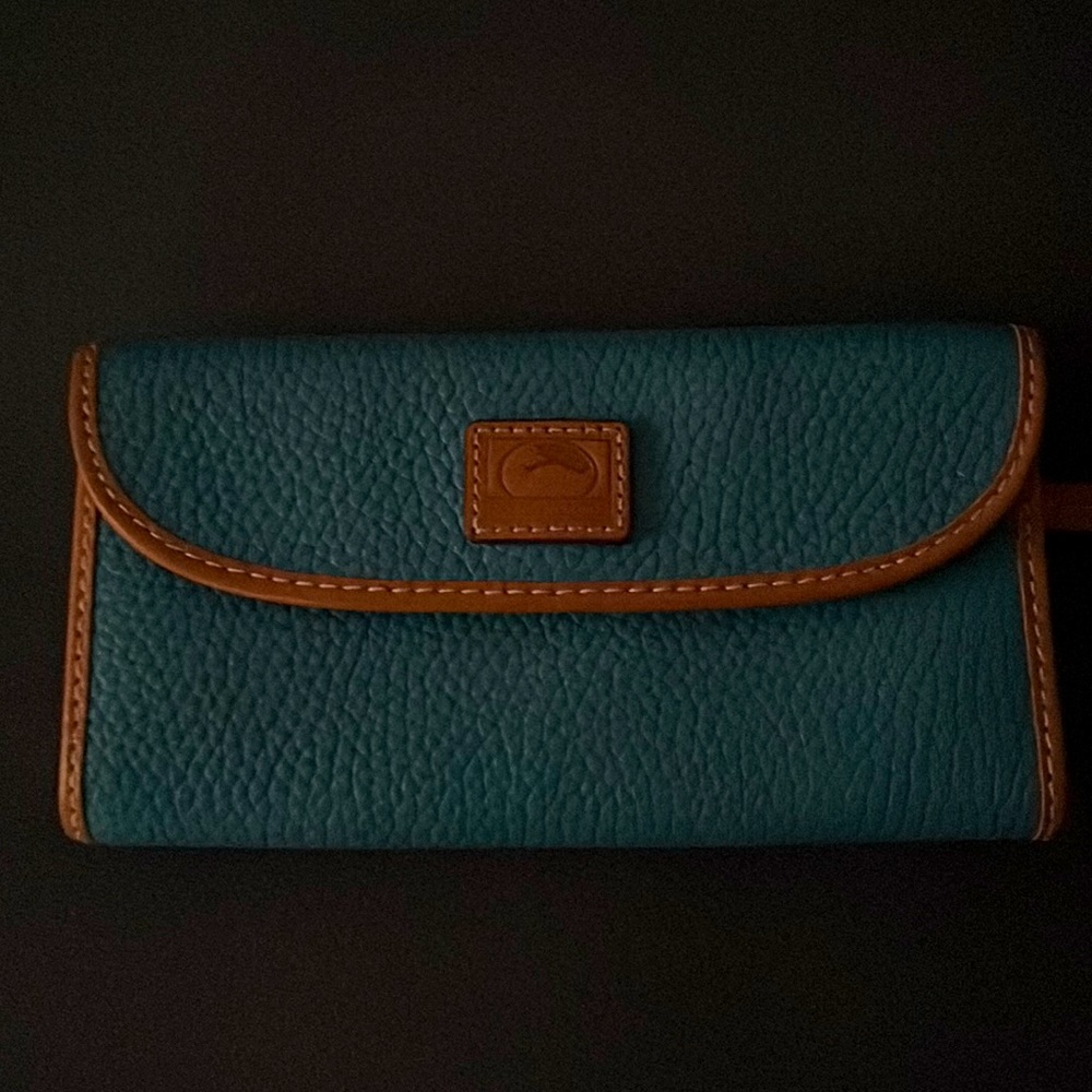 Dooney and Bourke wallet
